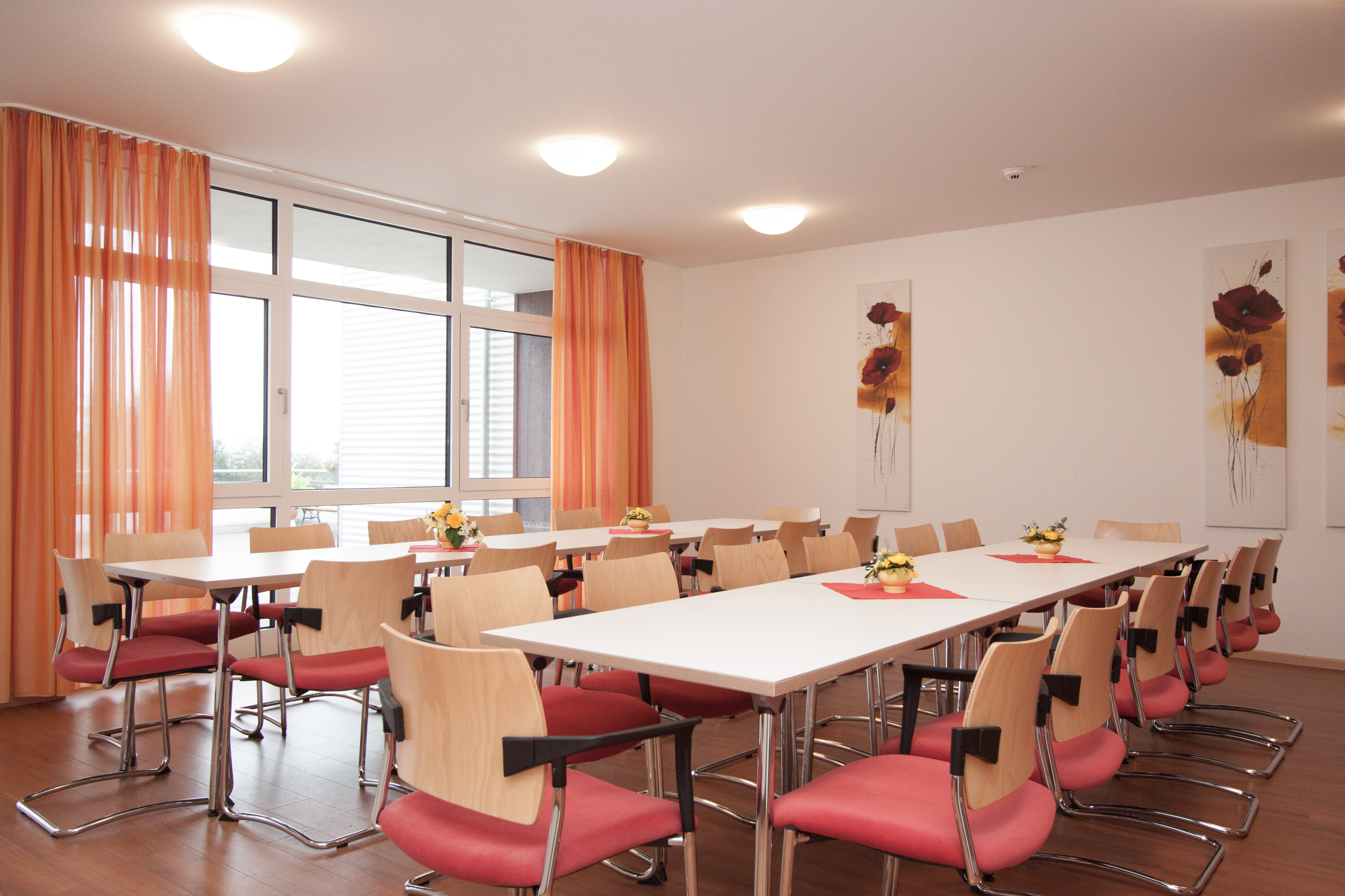 Veranstaltungsraum der DRK Seniorenpflege "Glücksbrunn" im Haus 2 Veranstaltungsraum der DRK Seniorenpflege "Glücksbrunn" im Haus 2